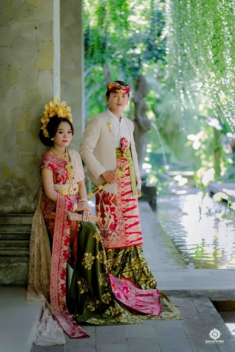 Foto sampul undangan Juni & Ngurah