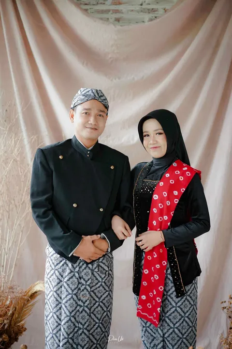 Foto sampul undangan Hierari & Suci